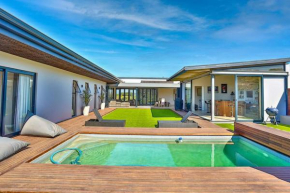Chaval Cave, 4 Bedroom 5 bathroom in Zululami Coastal Estate